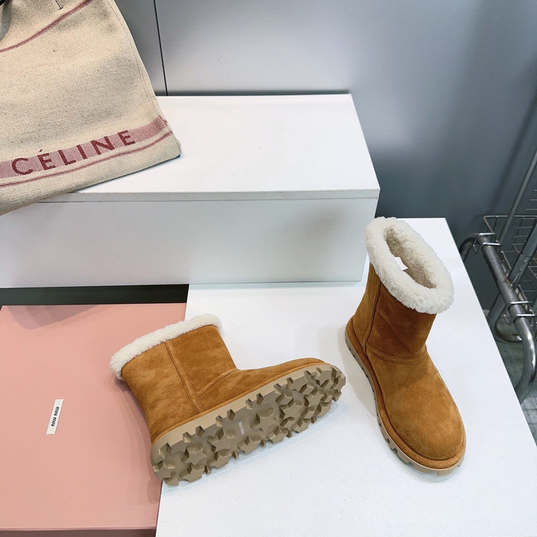 MIUMIU 25S BOOTIES IN CARAMEL BROWN SUEDE AND SHEARLING