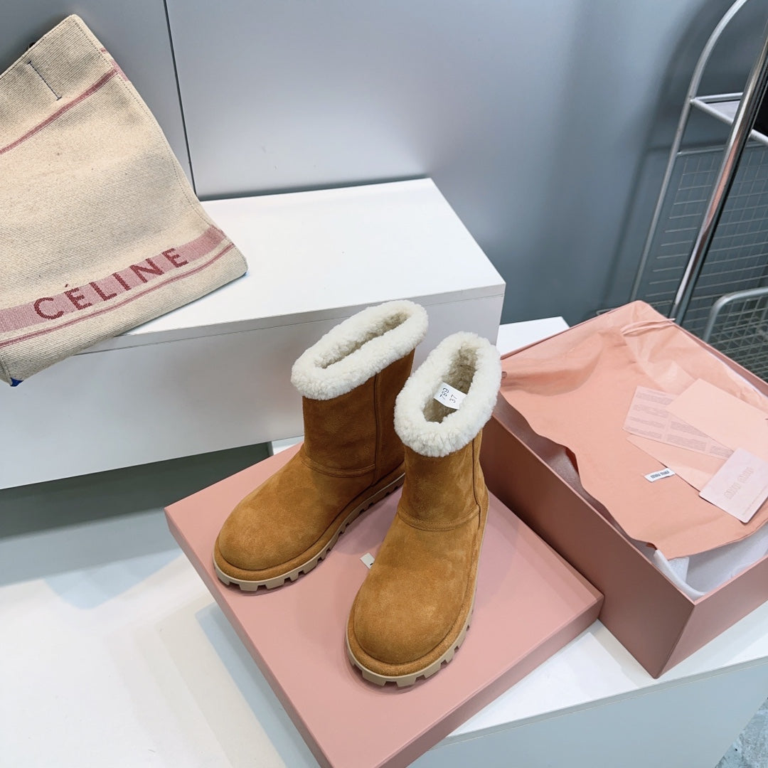 MIUMIU 25S BOOTIES IN CARAMEL BROWN SUEDE AND SHEARLING