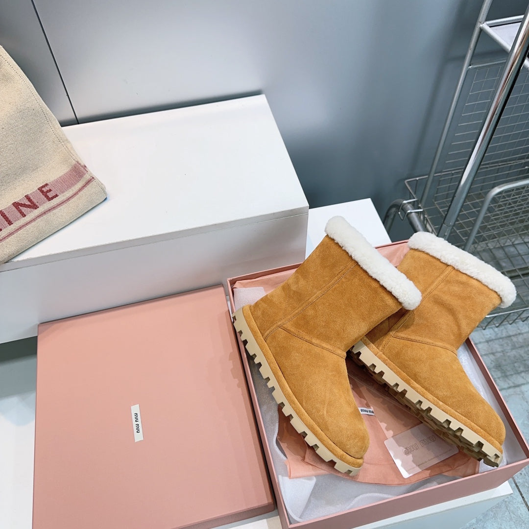 MIUMIU 25S BOOTIES IN CARAMEL BROWN SUEDE AND SHEARLING