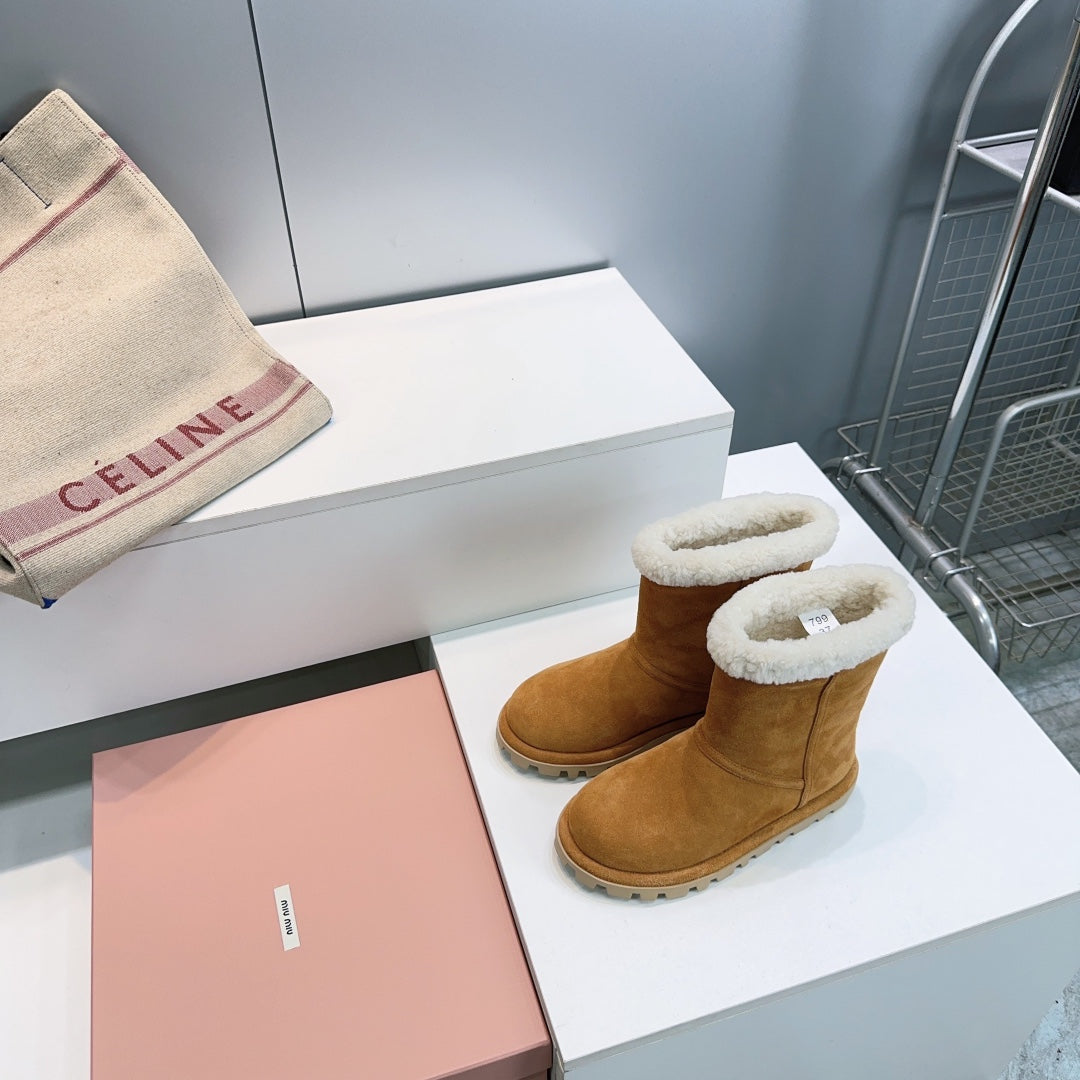 MIUMIU 25S BOOTIES IN CARAMEL BROWN SUEDE AND SHEARLING