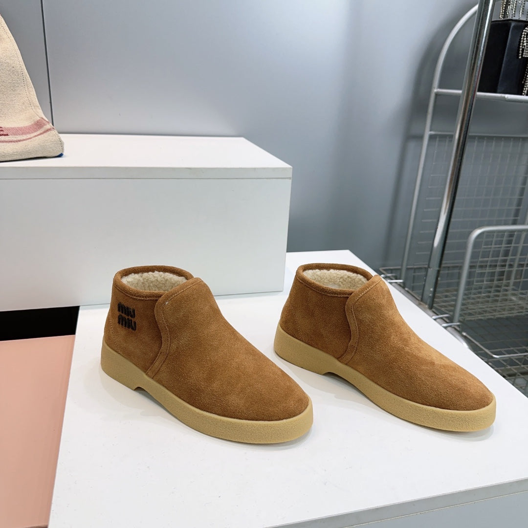 MIUMIU 25S SLIP-ON BOOTIES IN LIGHT BROWN SUEDE AND SHEARLING