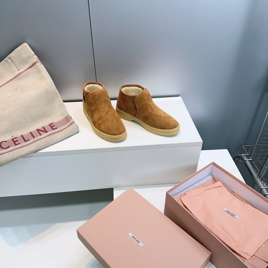 MIUMIU 25S SLIP-ON BOOTIES IN LIGHT BROWN SUEDE AND SHEARLING