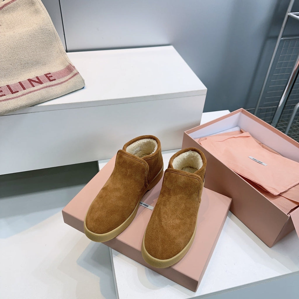 MIUMIU 25S SLIP-ON BOOTIES IN LIGHT BROWN SUEDE AND SHEARLING