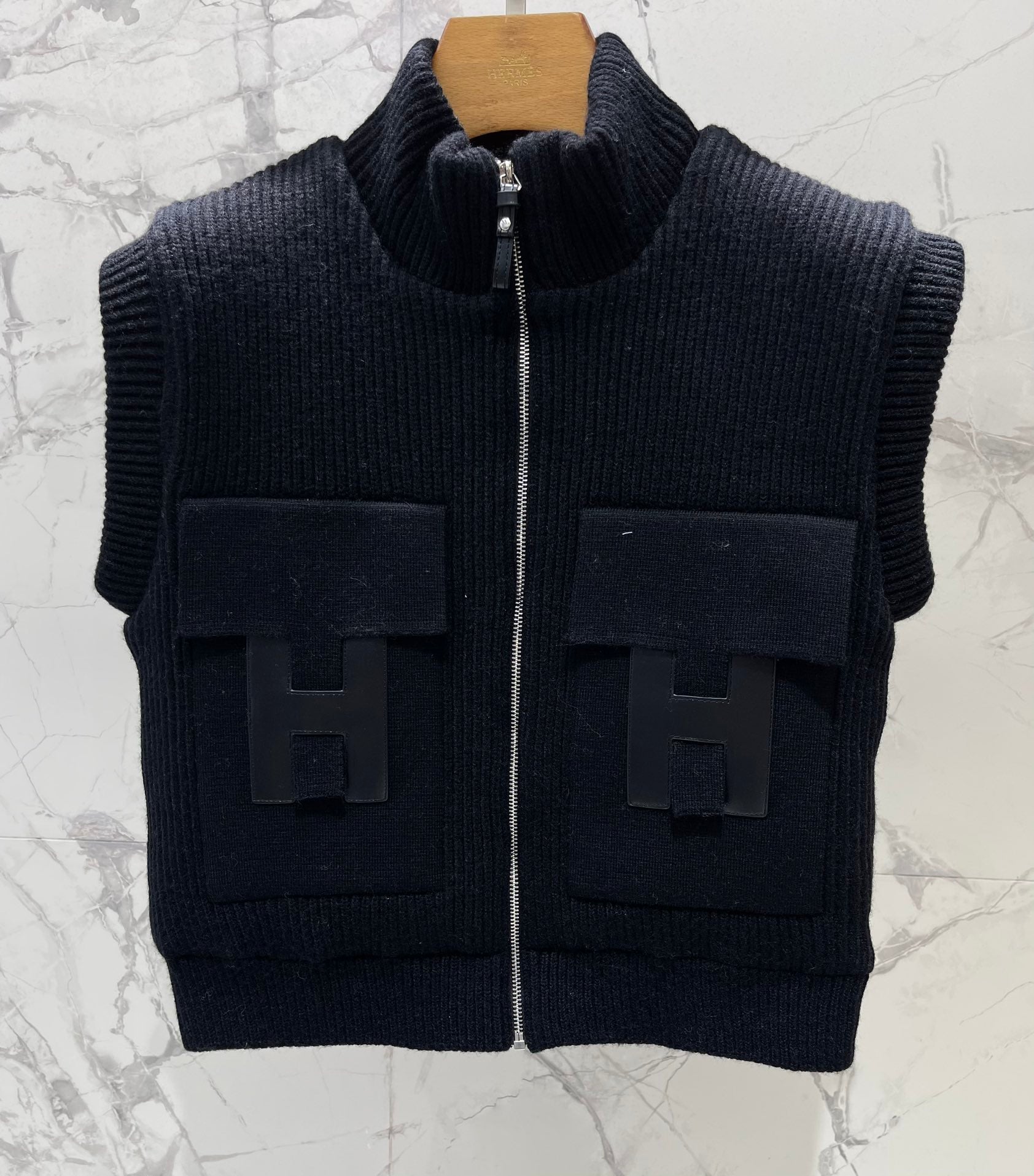 HERMES 25S SLEEVELESS KNIT VEST 230