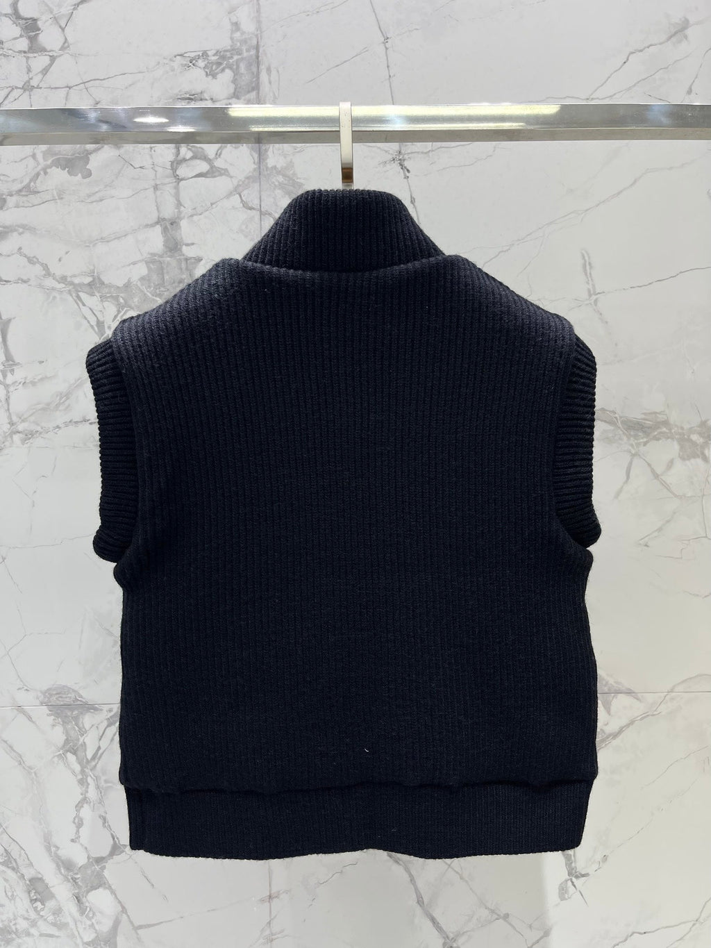 HERMES 25S SLEEVELESS KNIT VEST 230