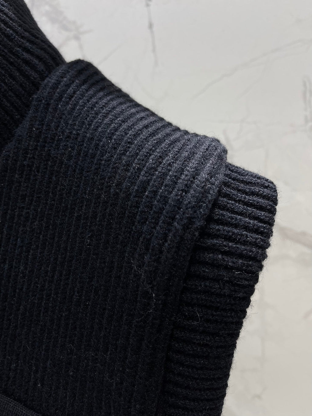 HERMES 25S SLEEVELESS KNIT VEST 230