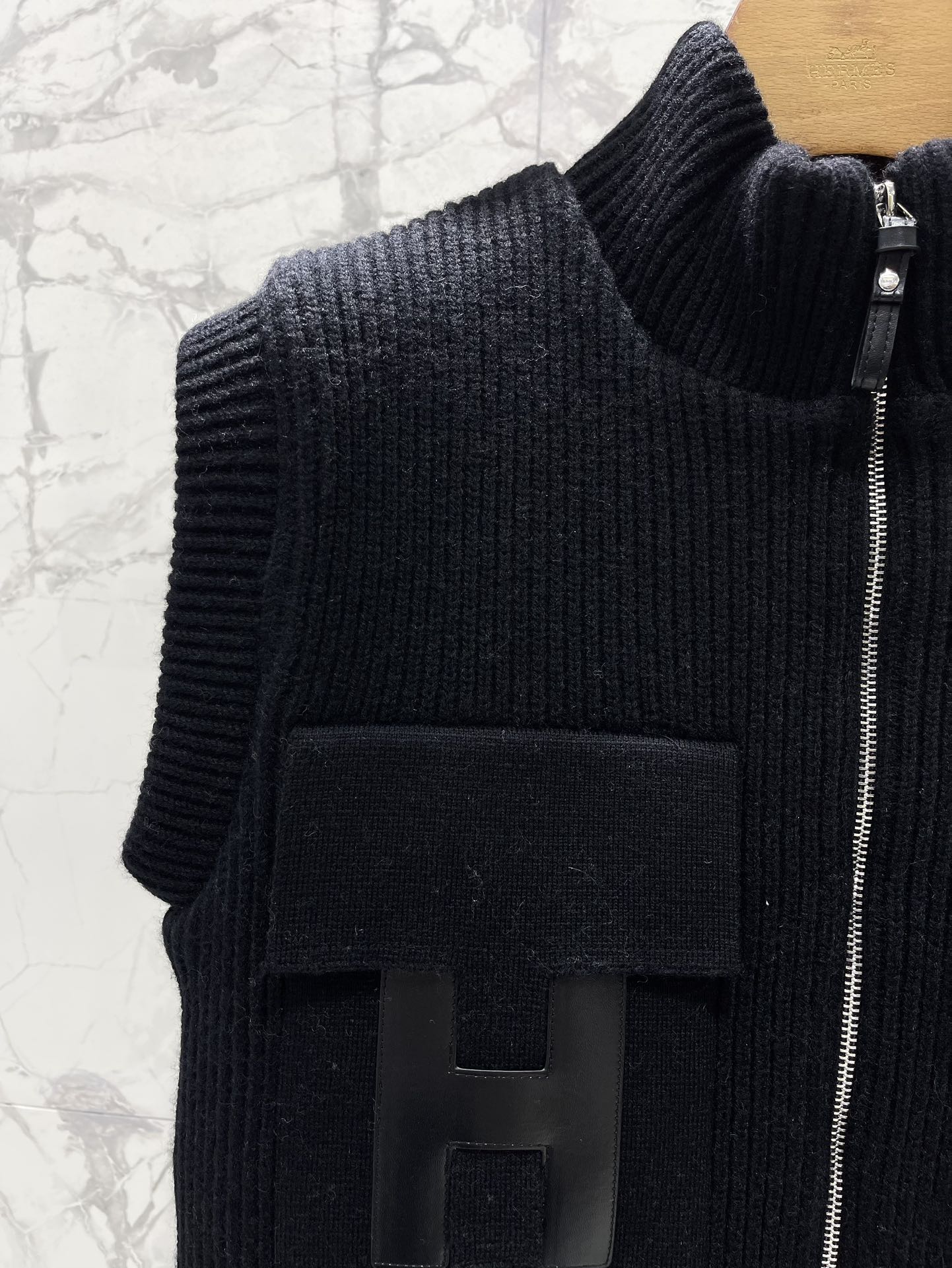 HERMES 25S SLEEVELESS KNIT VEST 230