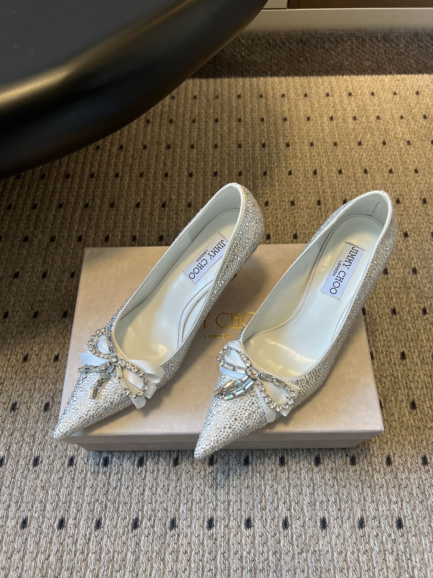 JIMMY CHOO 26S HIGH HEELS 70 MM IN WHITE CRYSTAL WITH BOW