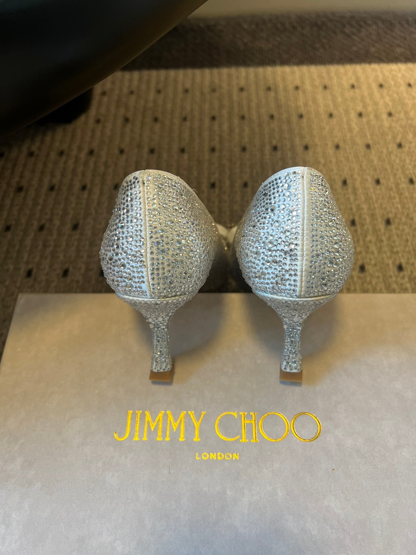 JIMMY CHOO 26S HIGH HEELS 70 MM IN WHITE CRYSTAL WITH BOW