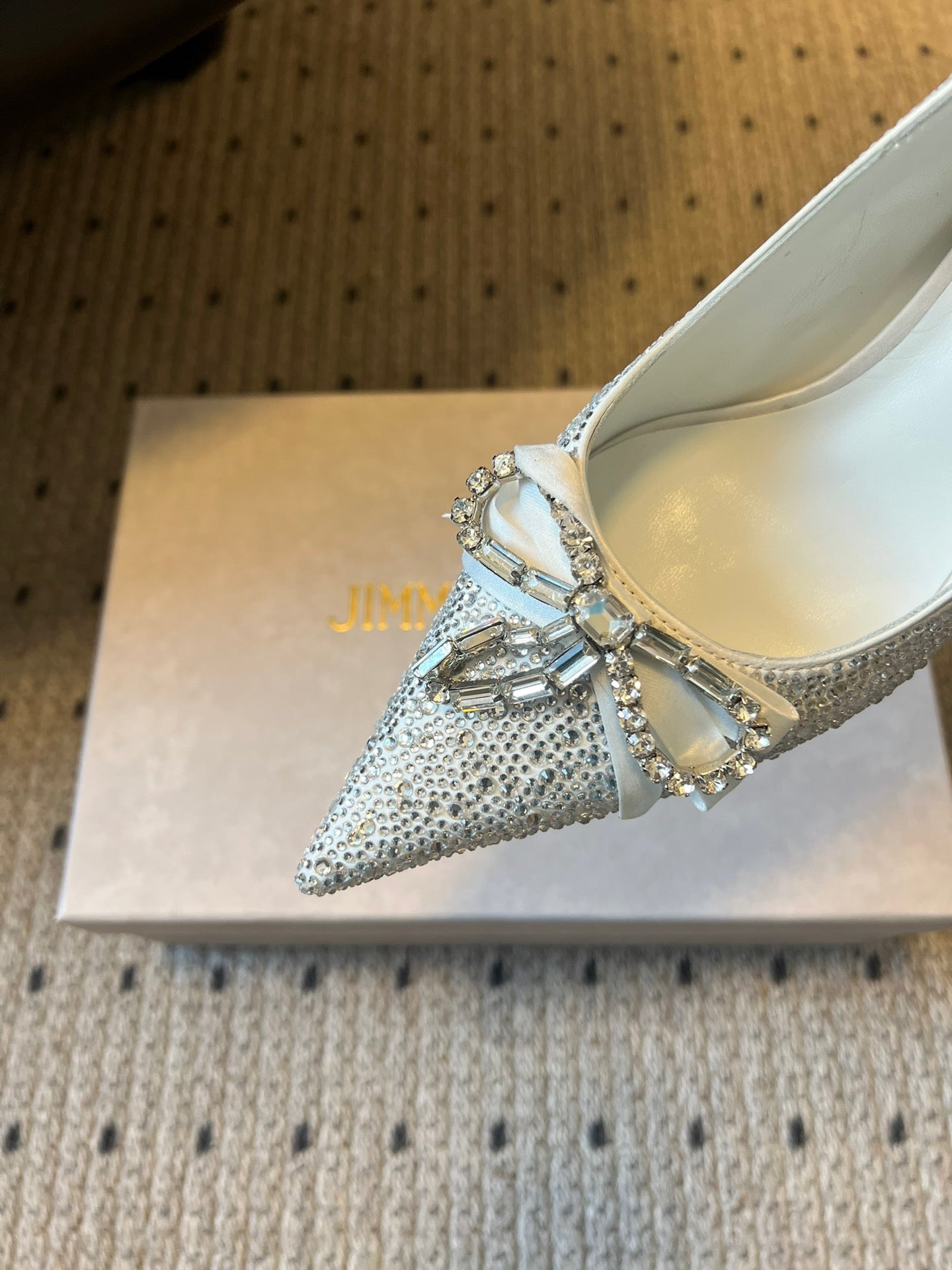 JIMMY CHOO 26S HIGH HEELS 70 MM IN WHITE CRYSTAL WITH BOW