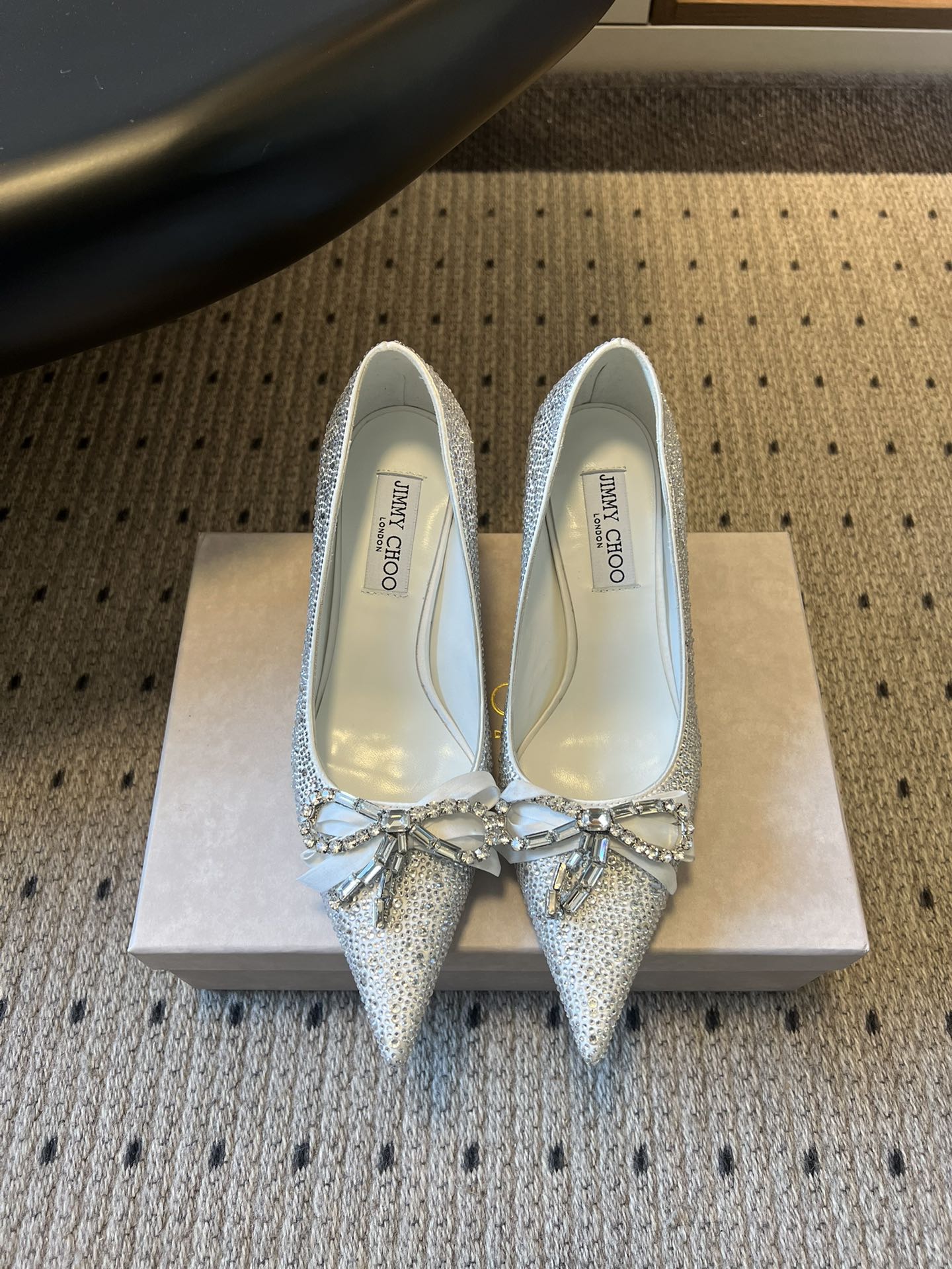 JIMMY CHOO 26S HIGH HEELS 70 MM IN WHITE CRYSTAL WITH BOW
