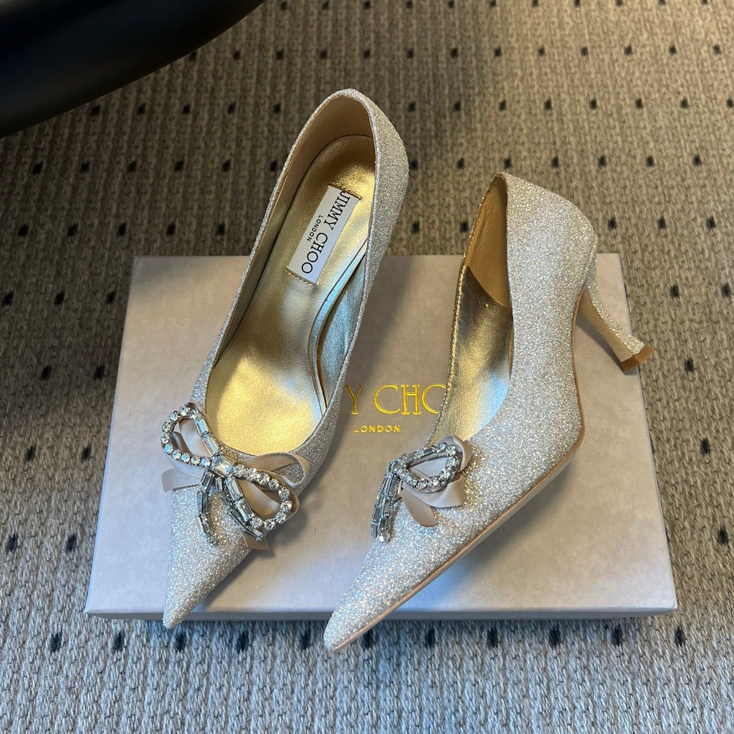 JIMMY CHOO 26S HIGH HEELS 70 MM IN PLATINUM ICE GLITTER FABRIC WITH BOW
