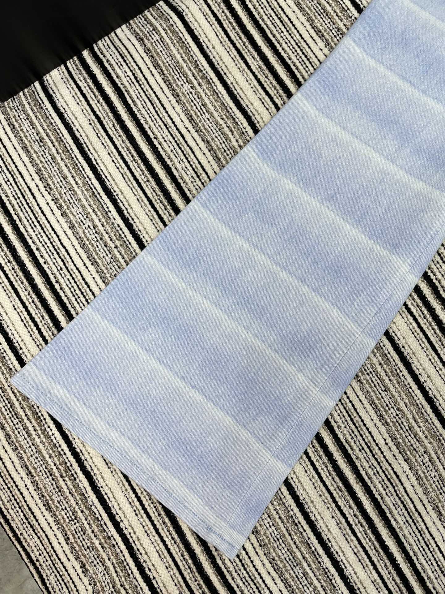 CHANEL 25S JEANS 444