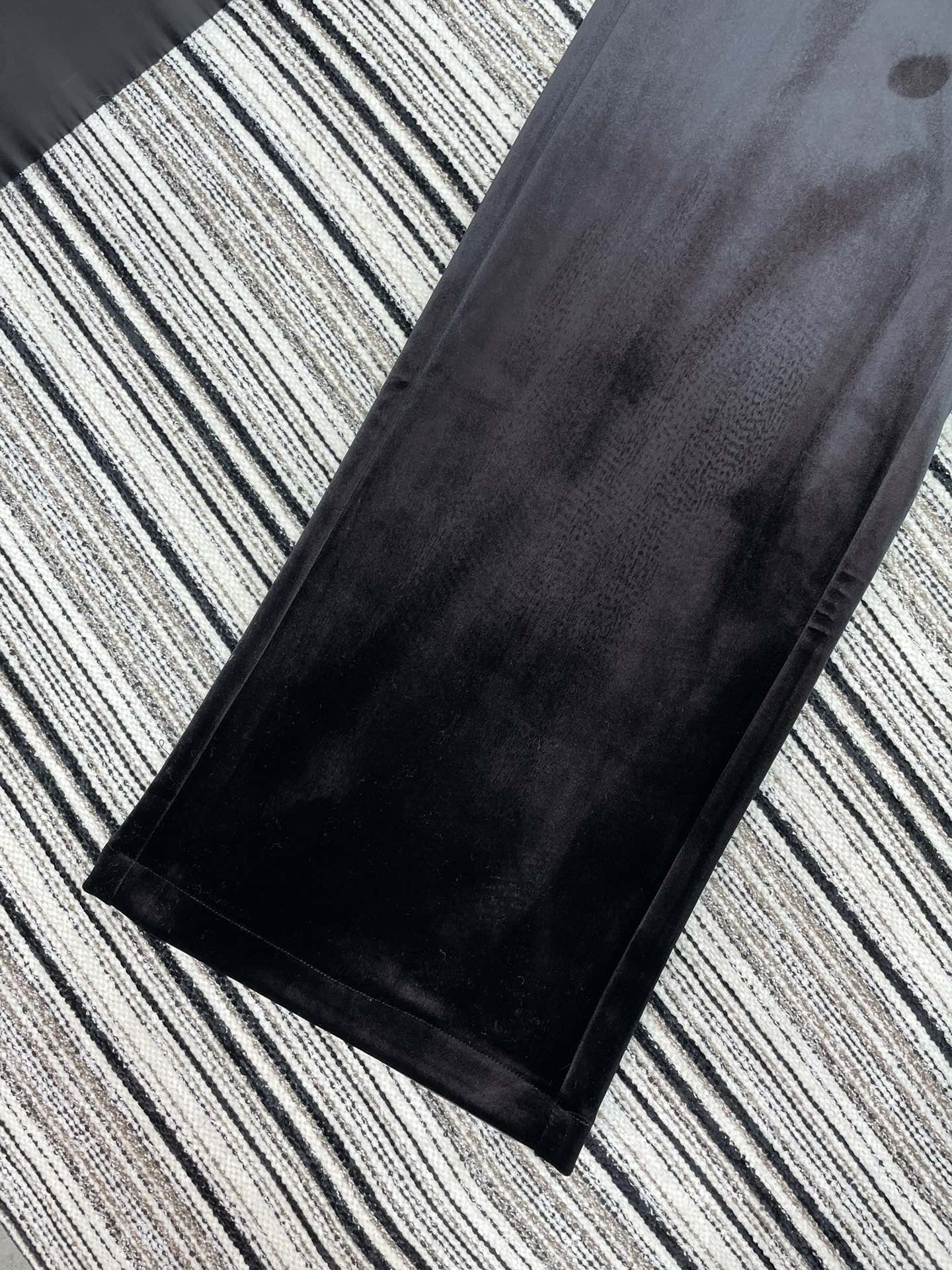 CHANEL 25S STRAIGHT-LEG VELVET PANTS 445