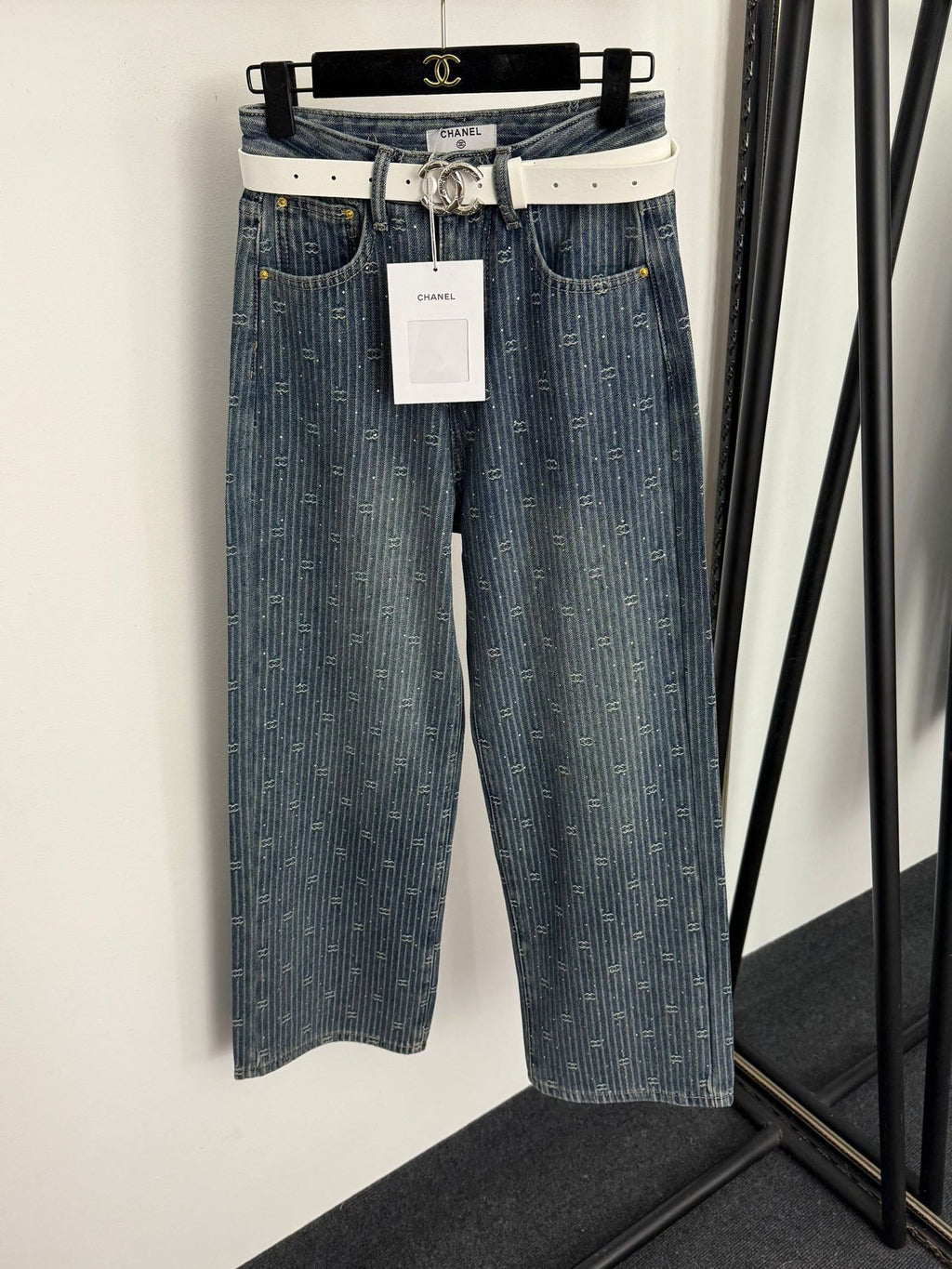 CHANEL 25S HIGH-WAISTED FLEECE-LINED JEANS 563