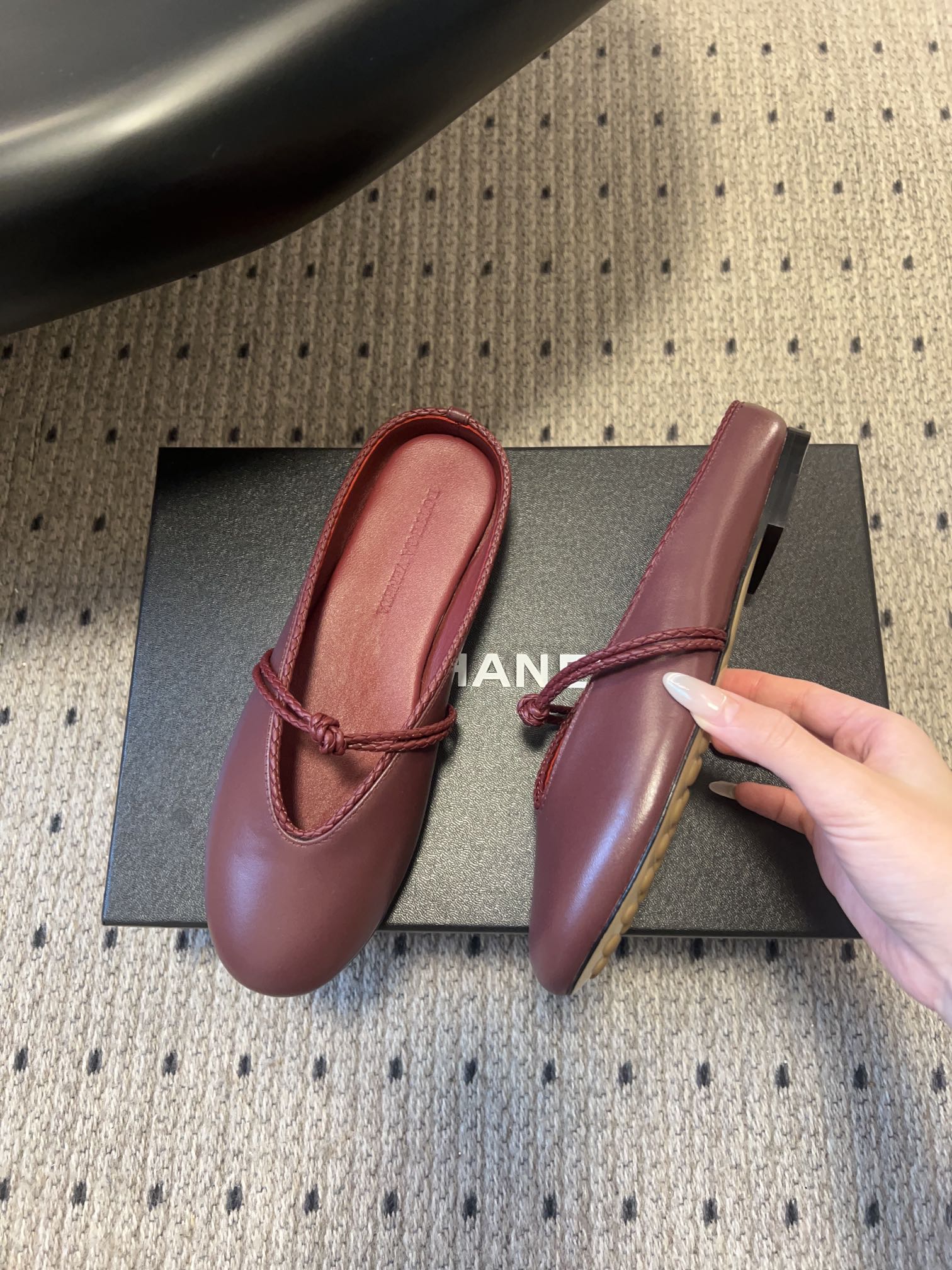 BOTTEGA VENETA 26S FLAT MULES IN DARK RED LAMBSKIN