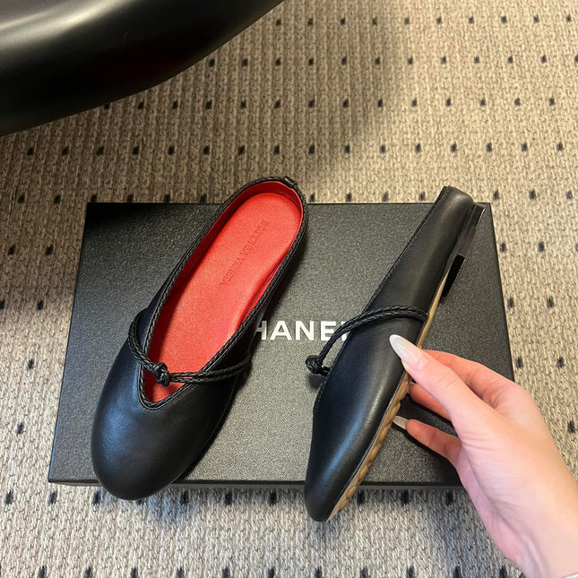 BOTTEGA VENETA 26S FLAT MULES IN BLACK LAMBSKIN