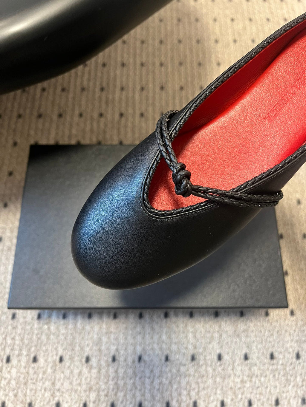 BOTTEGA VENETA 26S FLAT MULES IN BLACK LAMBSKIN