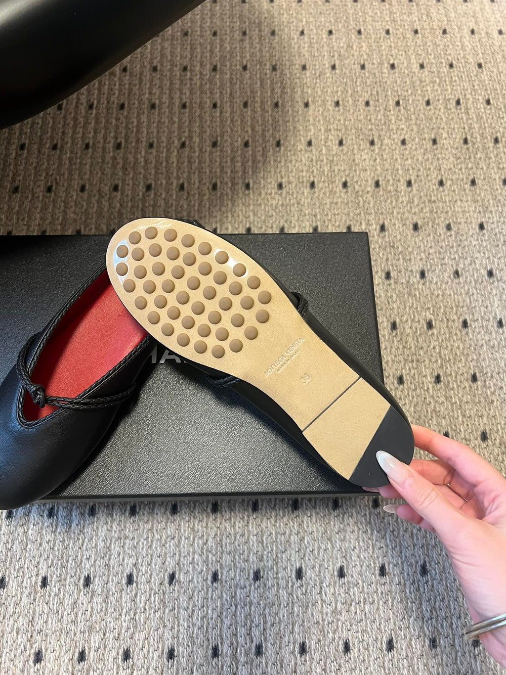 BOTTEGA VENETA 26S FLAT MULES IN BLACK LAMBSKIN