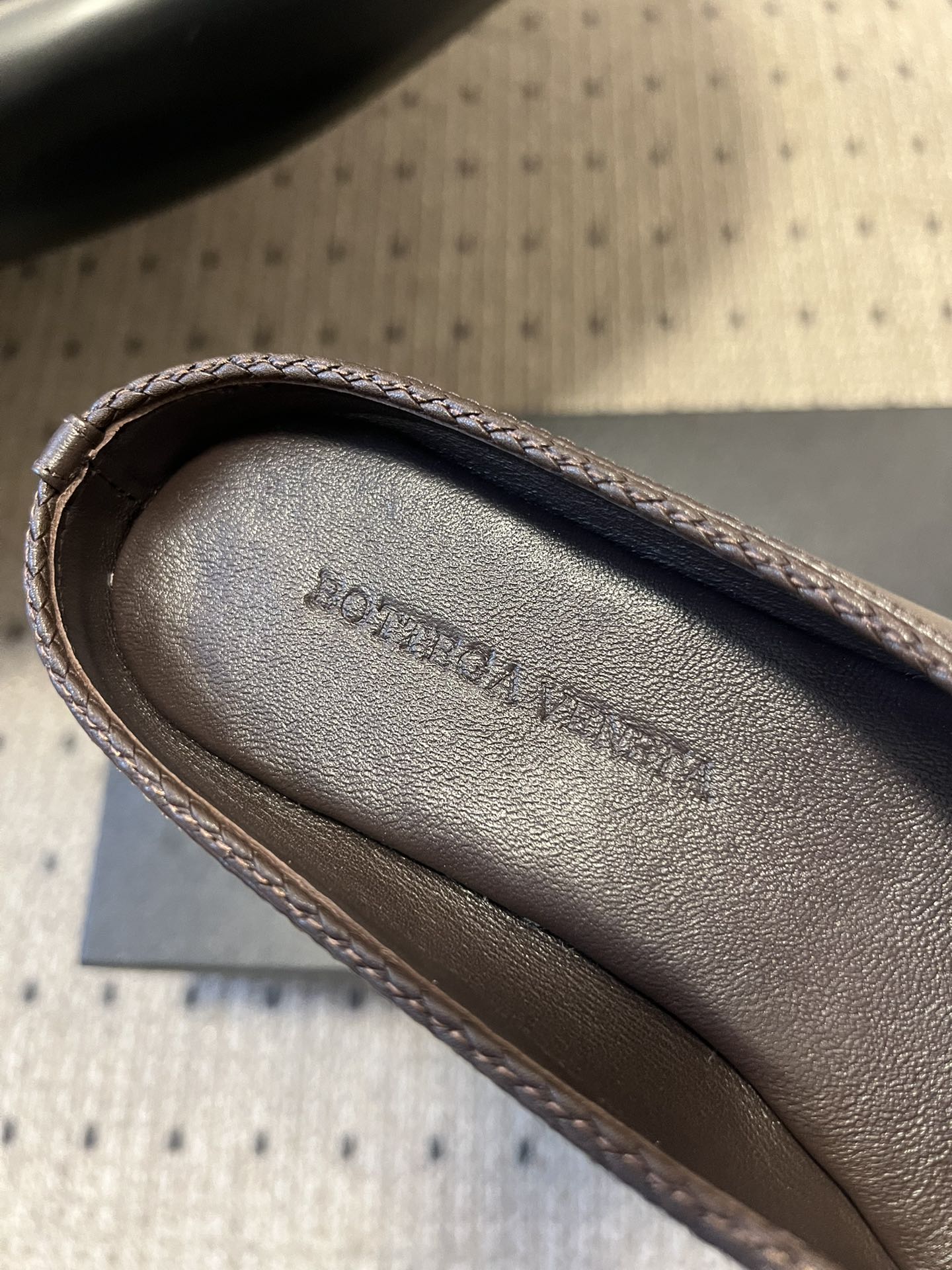 BOTTEGA VENETA 26S FLAT MULES IN DARK BROWN LAMBSKIN