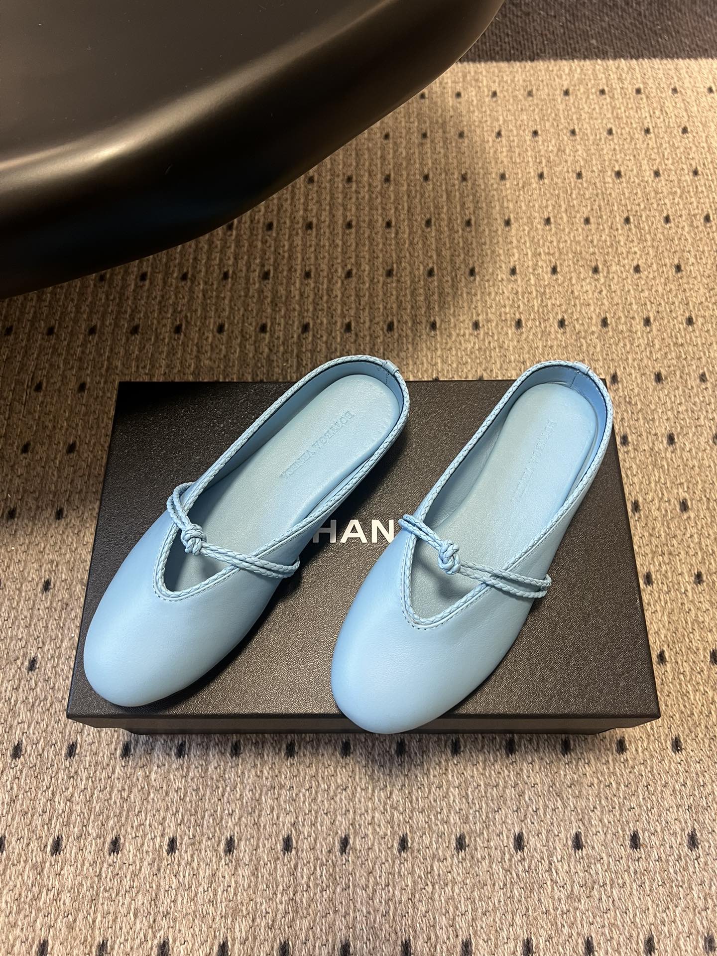 BOTTEGA VENETA 26S FLAT MULES IN BLUE LAMBSKIN