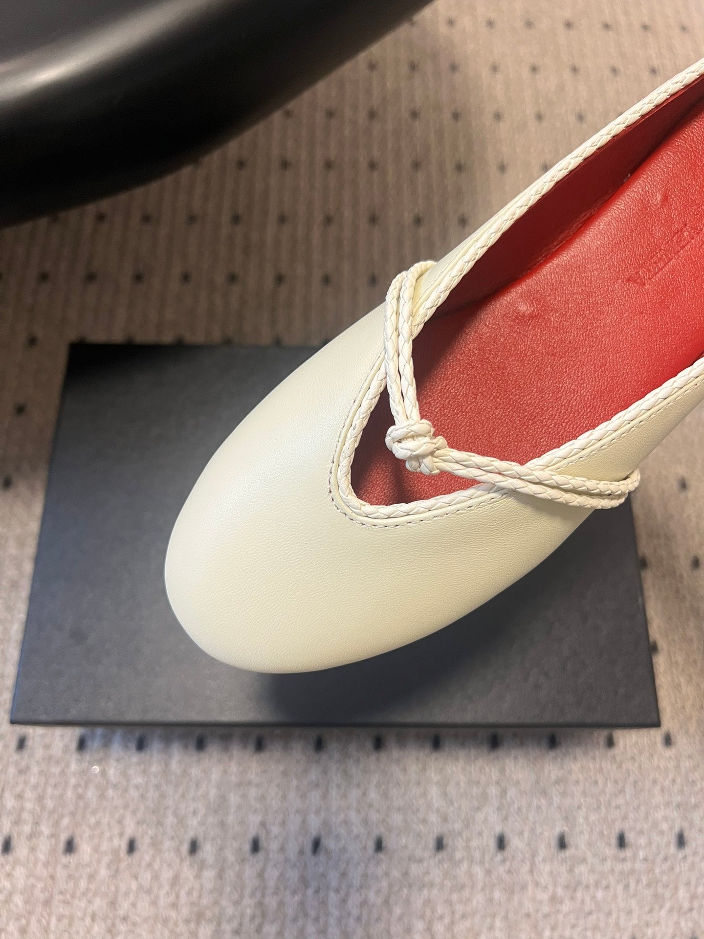 BOTTEGA VENETA 26S FLAT MULES IN CREAM WHITE LAMBSKIN