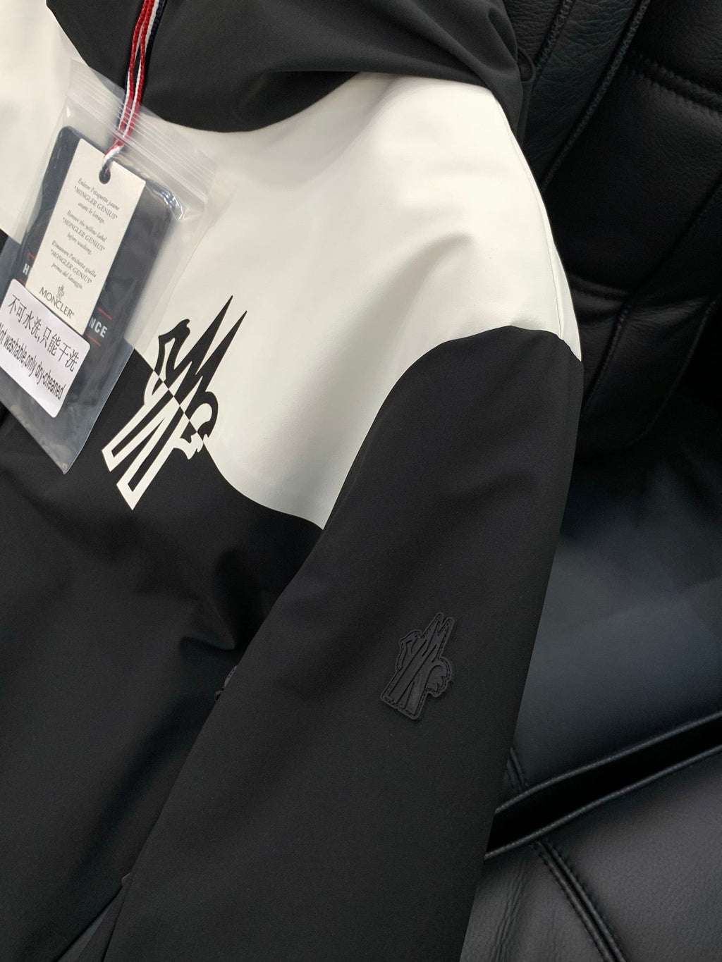 MONCLER 25S JACKET 375
