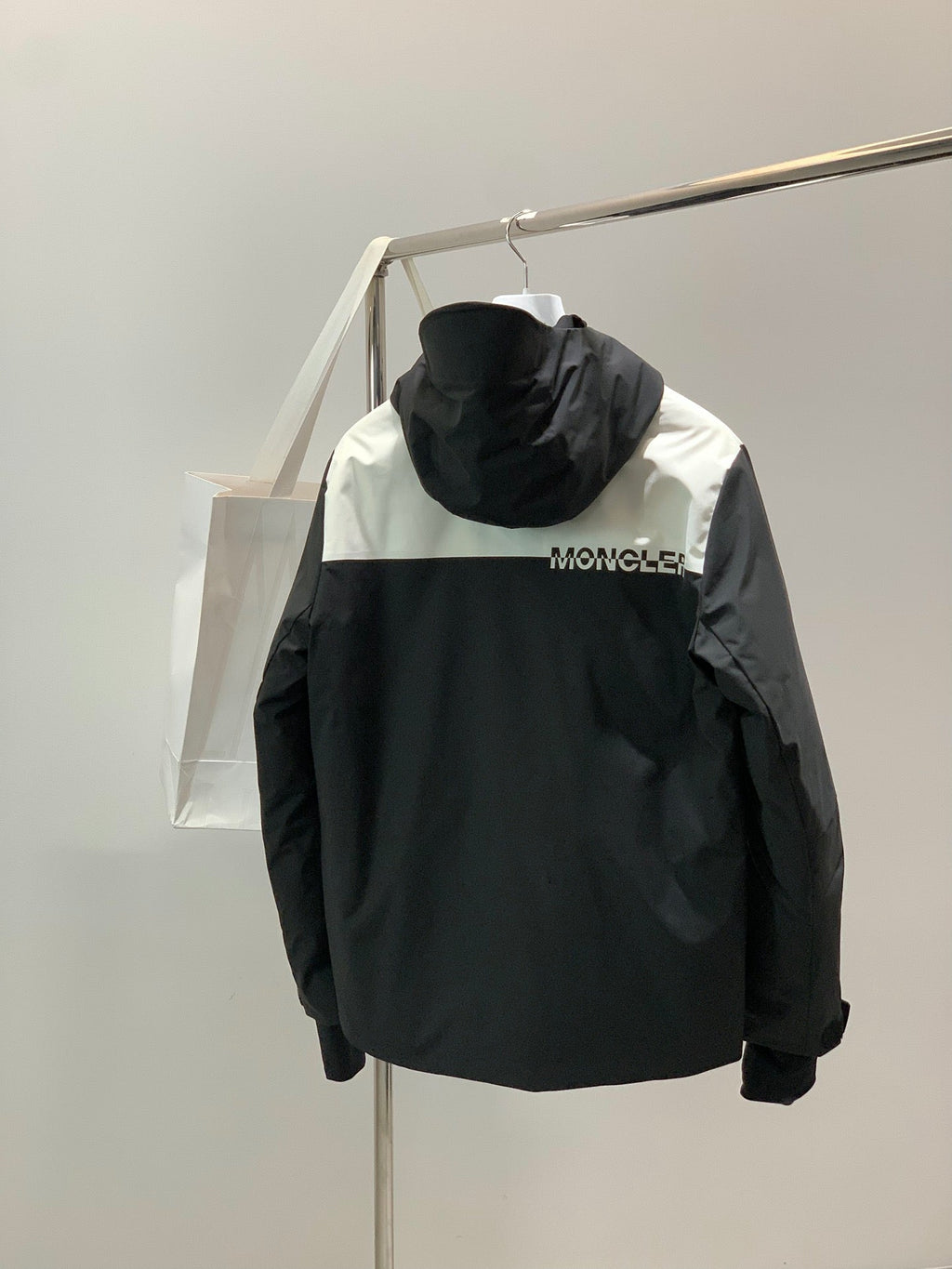 MONCLER 25S JACKET 375