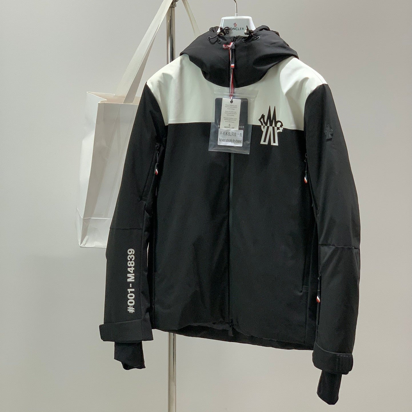 MONCLER 25S JACKET 375