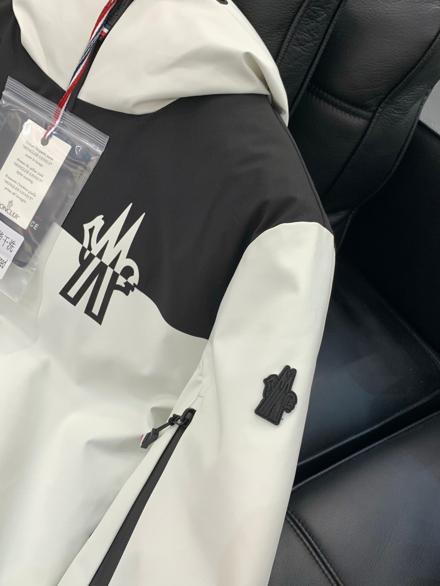 MONCLER 25S JACKET 374
