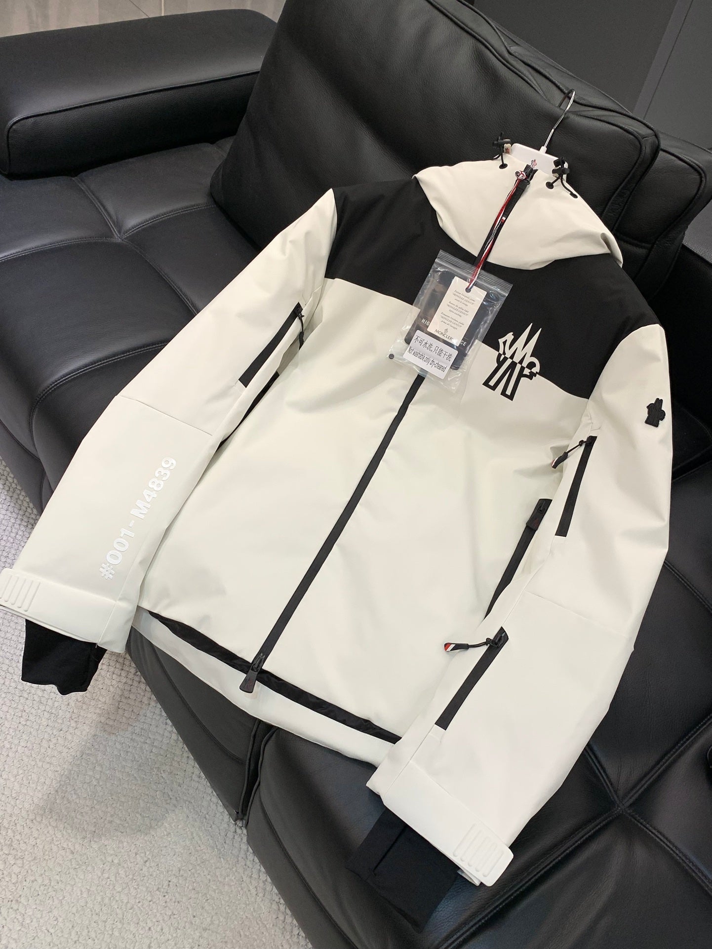 MONCLER 25S JACKET 374