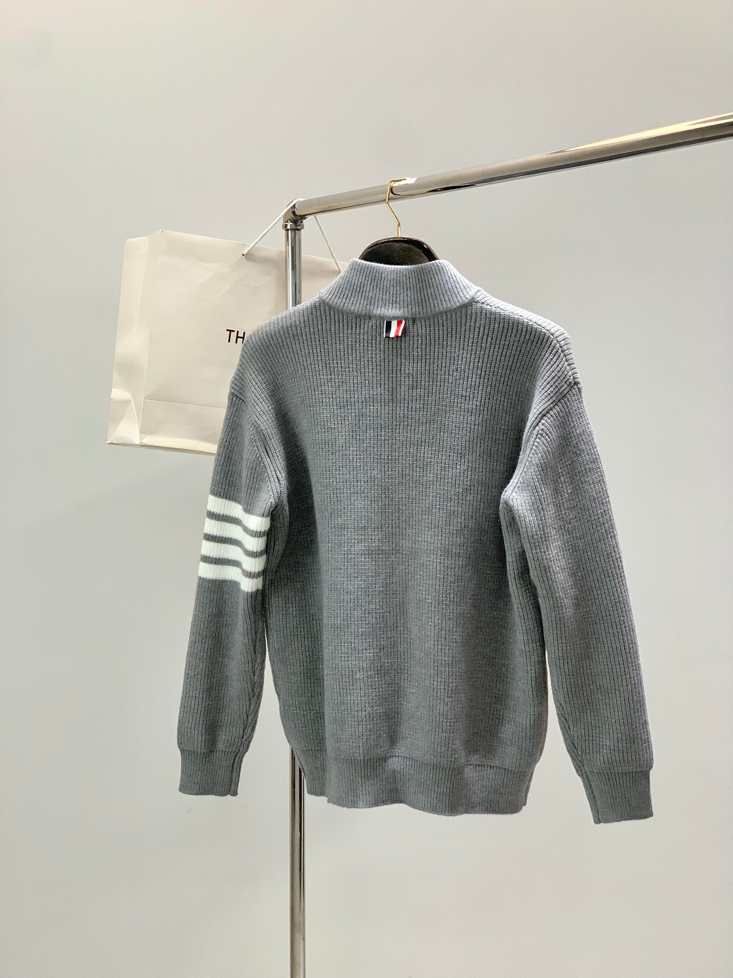THOM 26S CARDIGAN STYLE 56