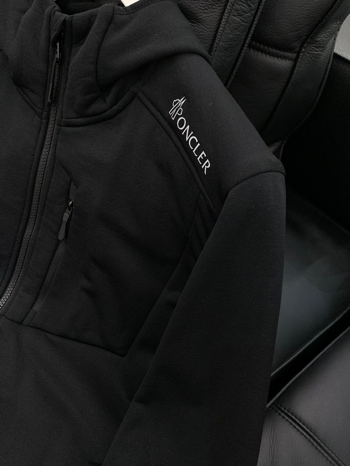 MONCLER 25S JACKET 357