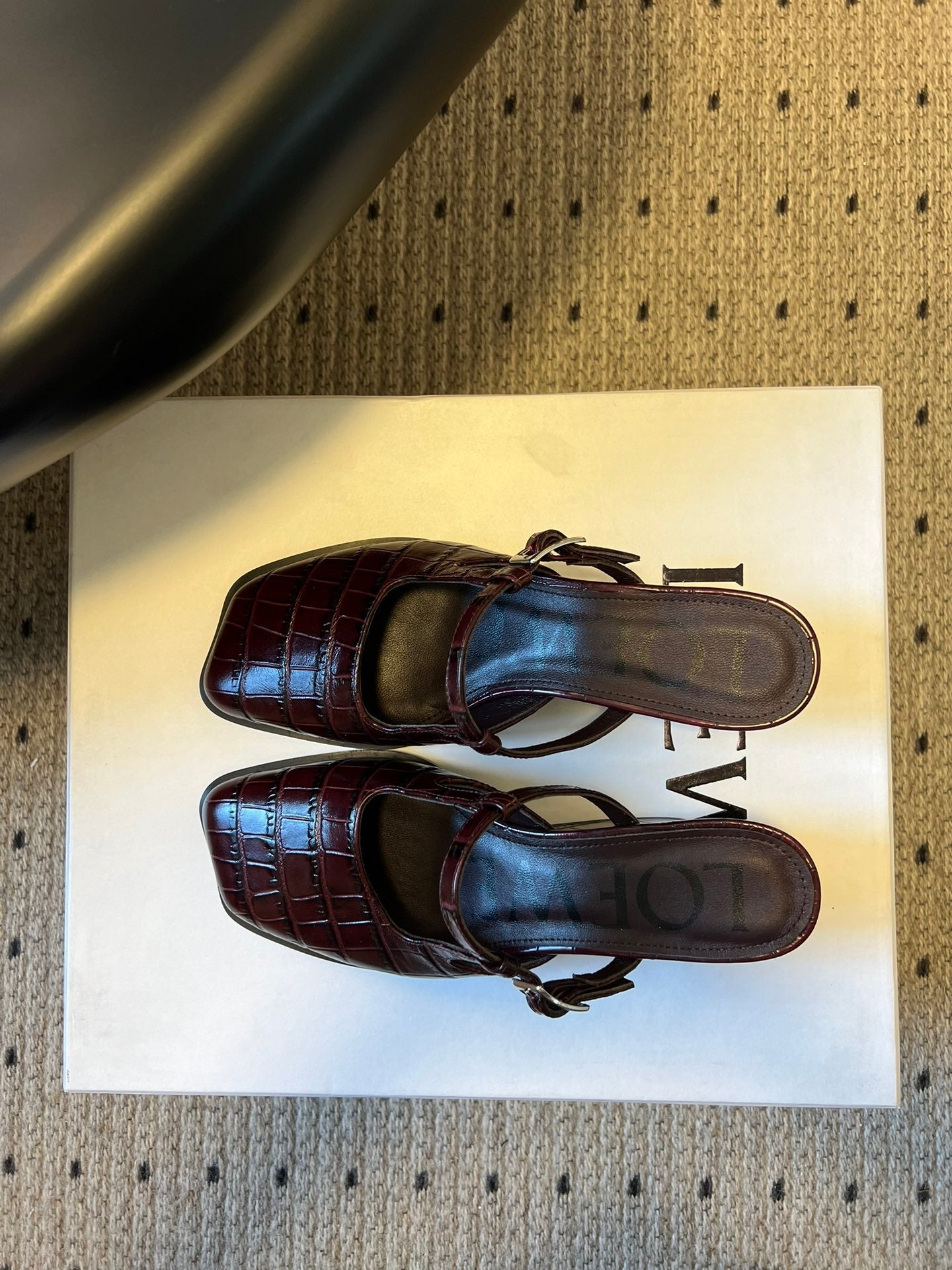 LOEWE 26S ONDA MULE 45MM IN WINE RED EMBOSSED CROCODILE CALFSKIN
