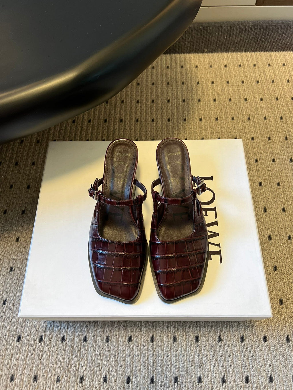 LOEWE 26S ONDA MULE 45MM IN WINE RED EMBOSSED CROCODILE CALFSKIN