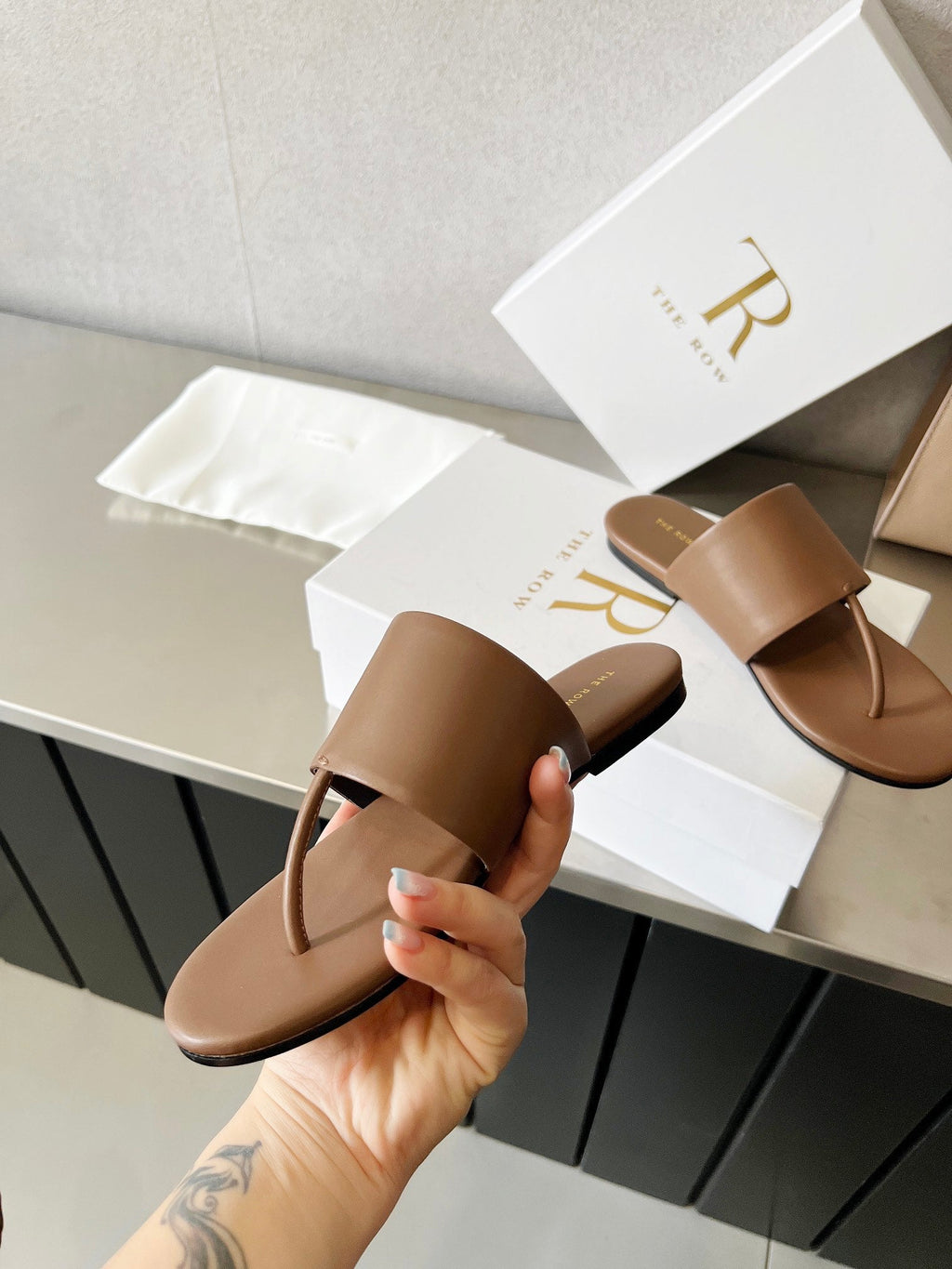 THE ROW 26S FLAT THONG SANDALS IN BROWN CALFSKIN