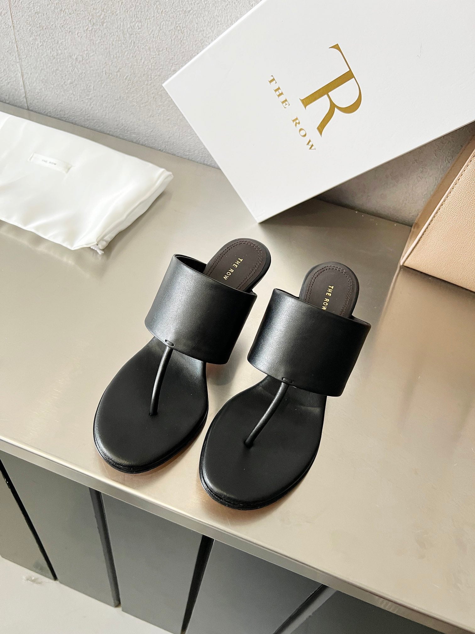 THE ROW 26S HEELED THONG MULES 60MM IN BLACK CALFSKIN