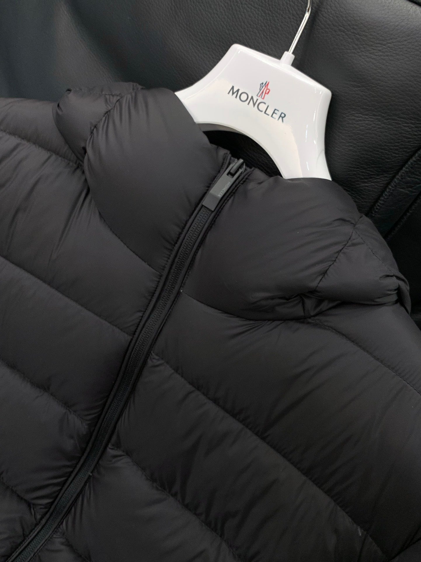 MONCLER 25S DOWN JACKET 300