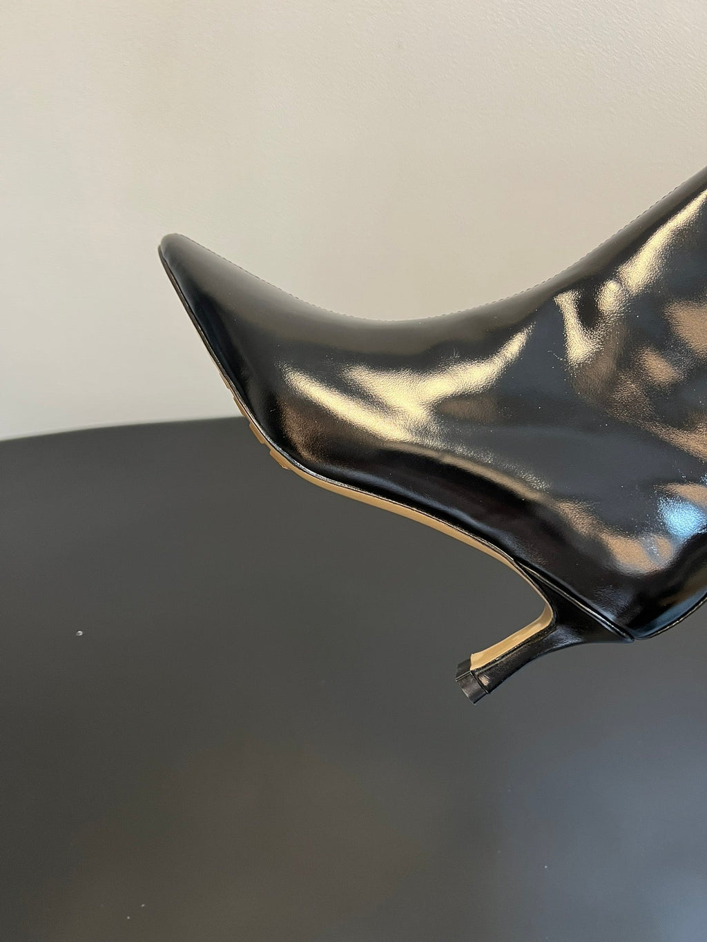 BOTTEGA VENETA 26S POINTED-TOE BOOTS 50 MM IN BLACK CALFSKIN