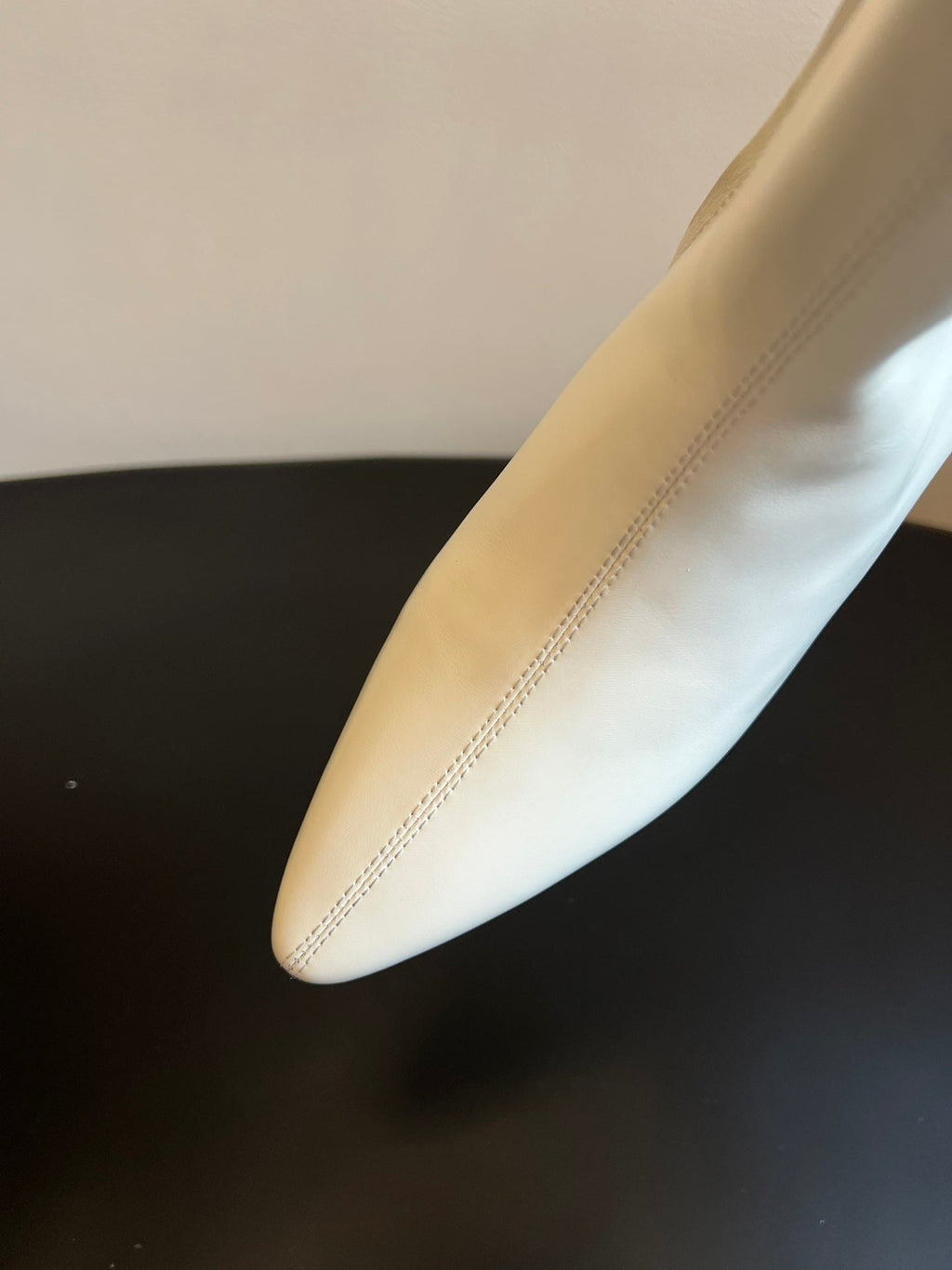 BOTTEGA VENETA 26S POINTED-TOE BOOTS 50 MM IN CREAM WHITE CALFSKIN