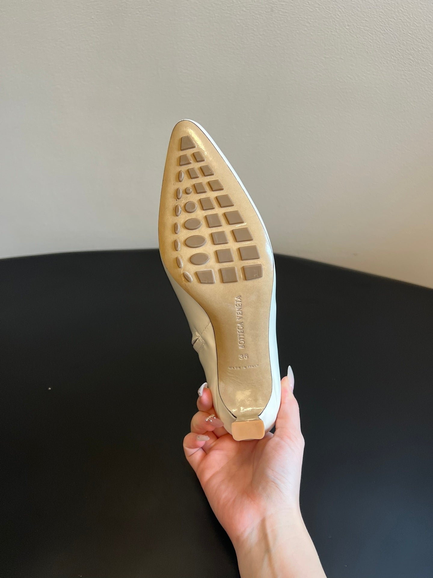 BOTTEGA VENETA 26S POINTED-TOE BOOTS 50 MM IN CREAM WHITE CALFSKIN