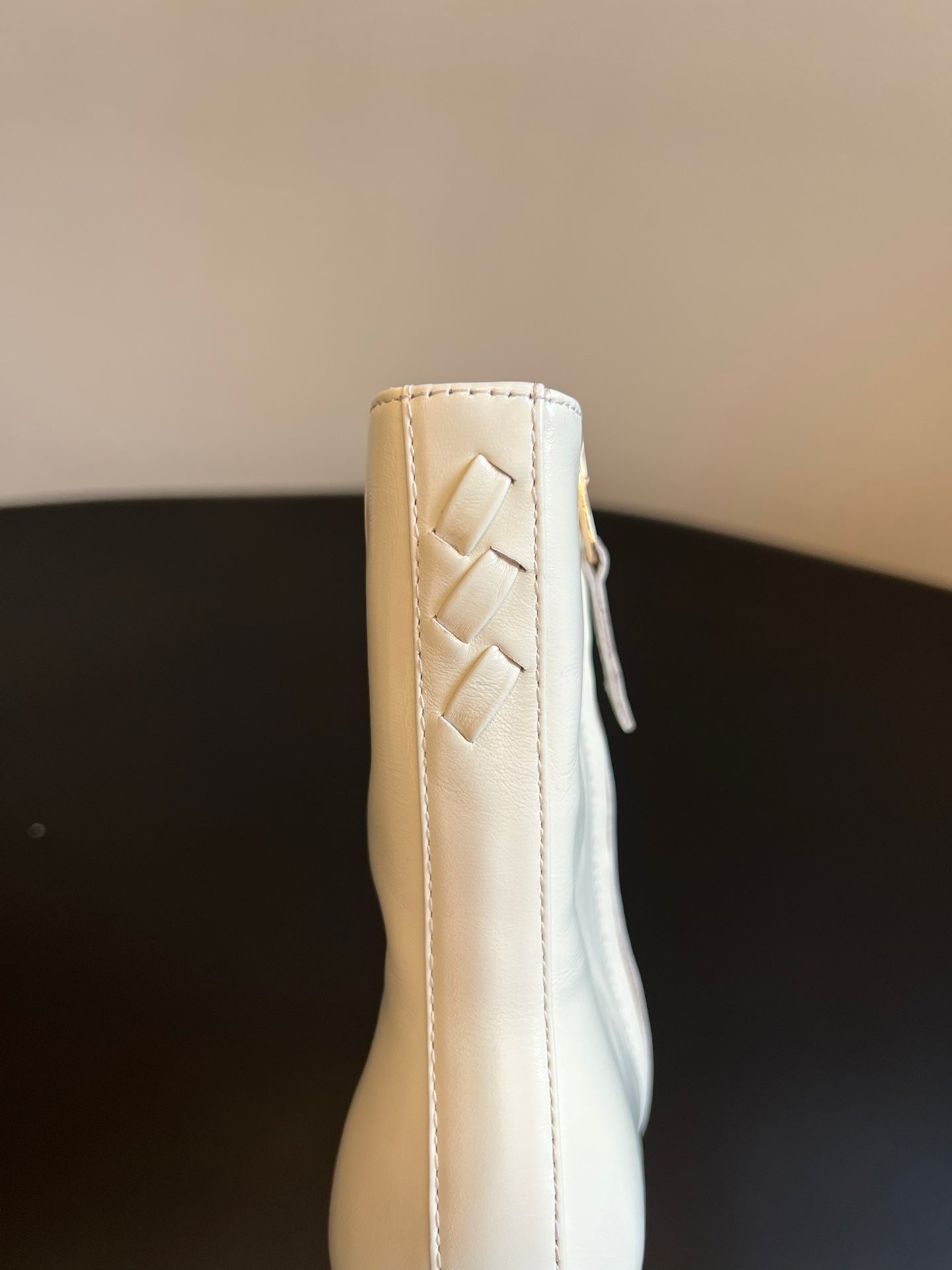 BOTTEGA VENETA 26S POINTED-TOE BOOTS 50 MM IN CREAM WHITE CALFSKIN