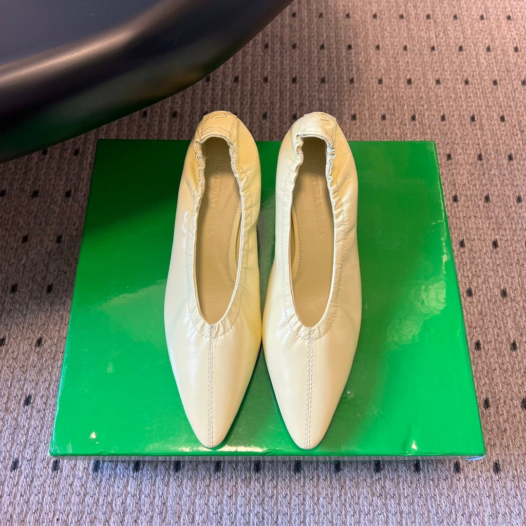 BOTTEGA VENETA 26S HIGH HEELS 40 MM IN CREAM WHITE CALFSKIN