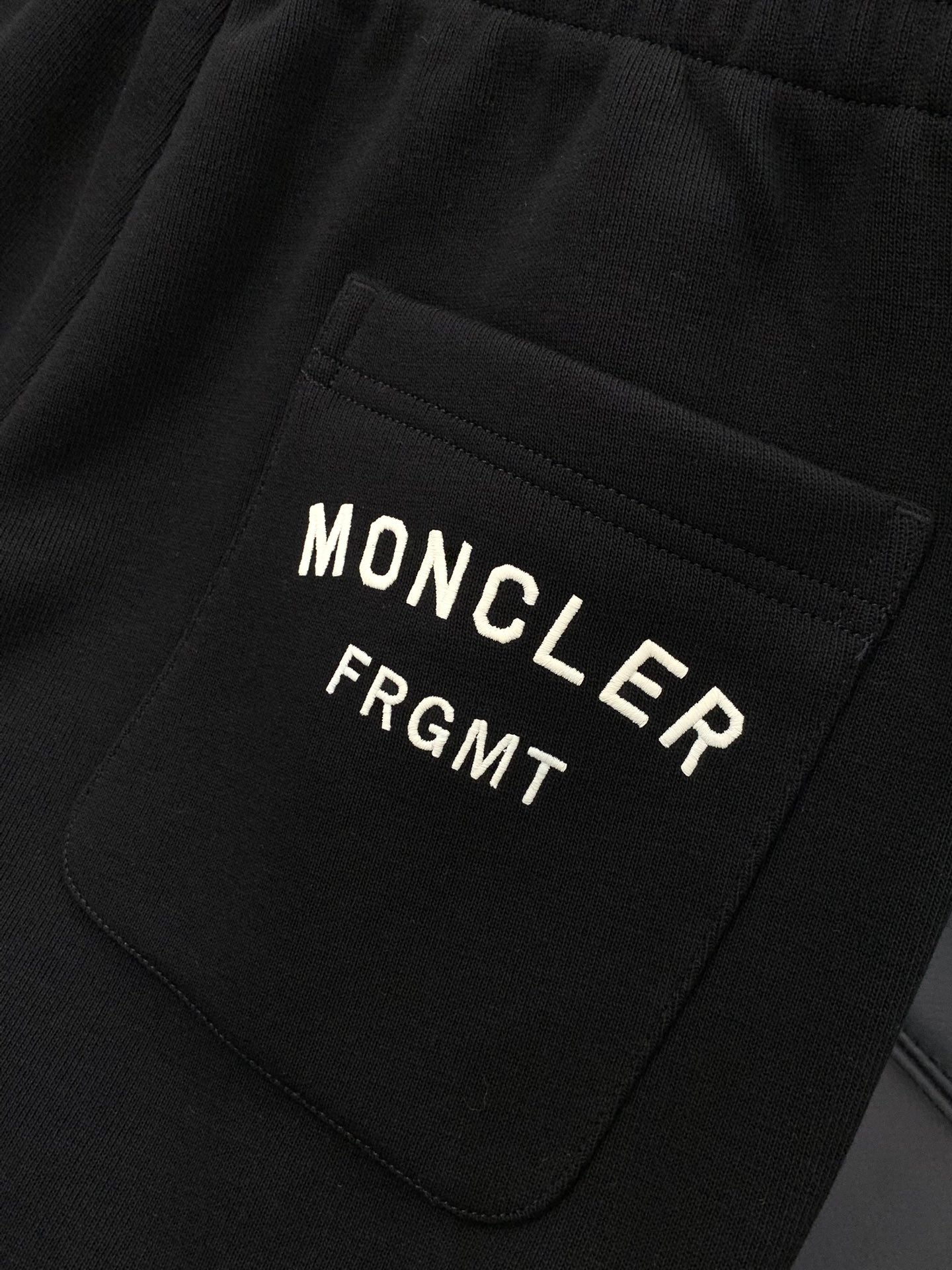 MONCLER 25S PANTS 282