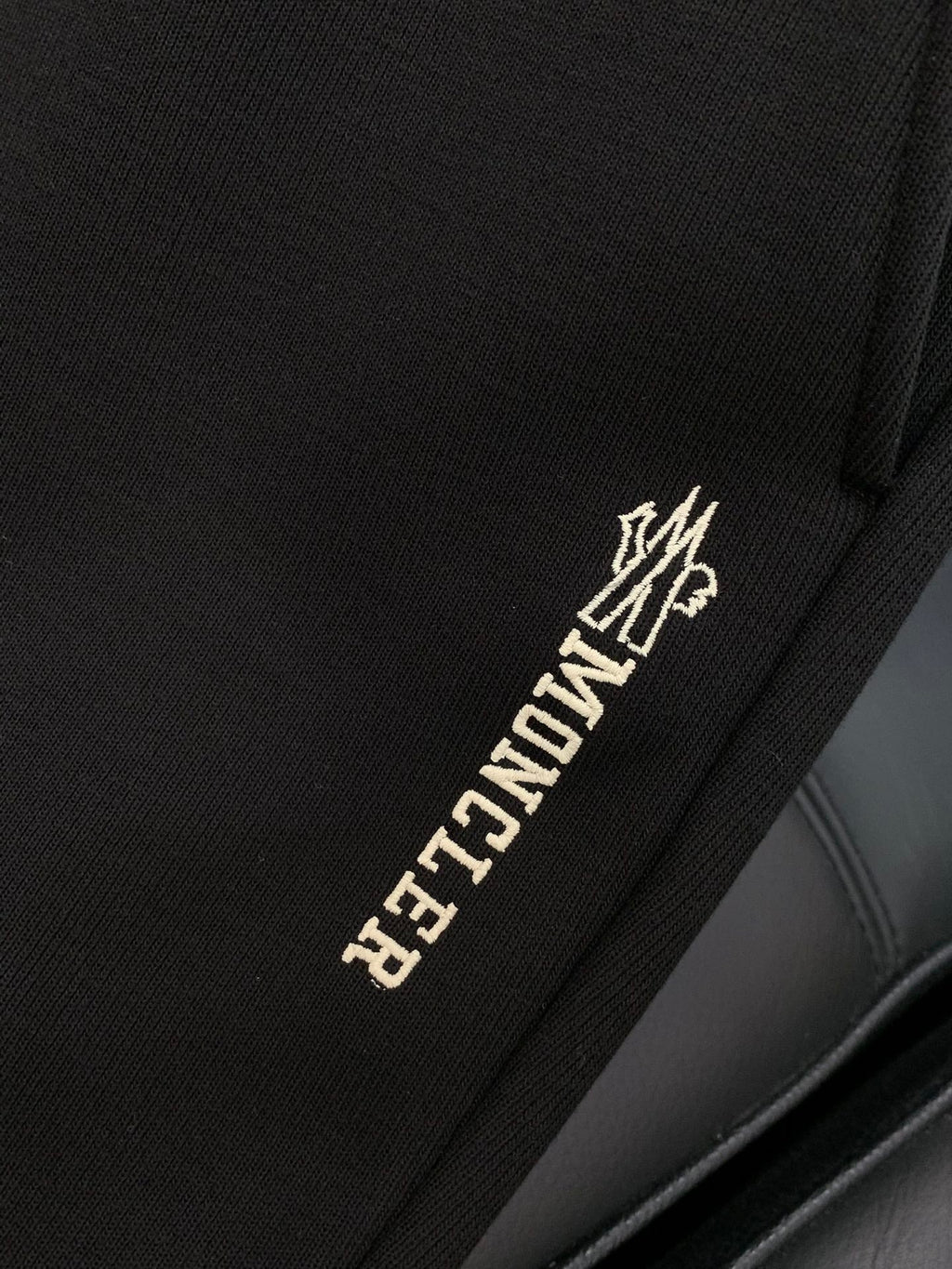 MONCLER 25S PANTS 283