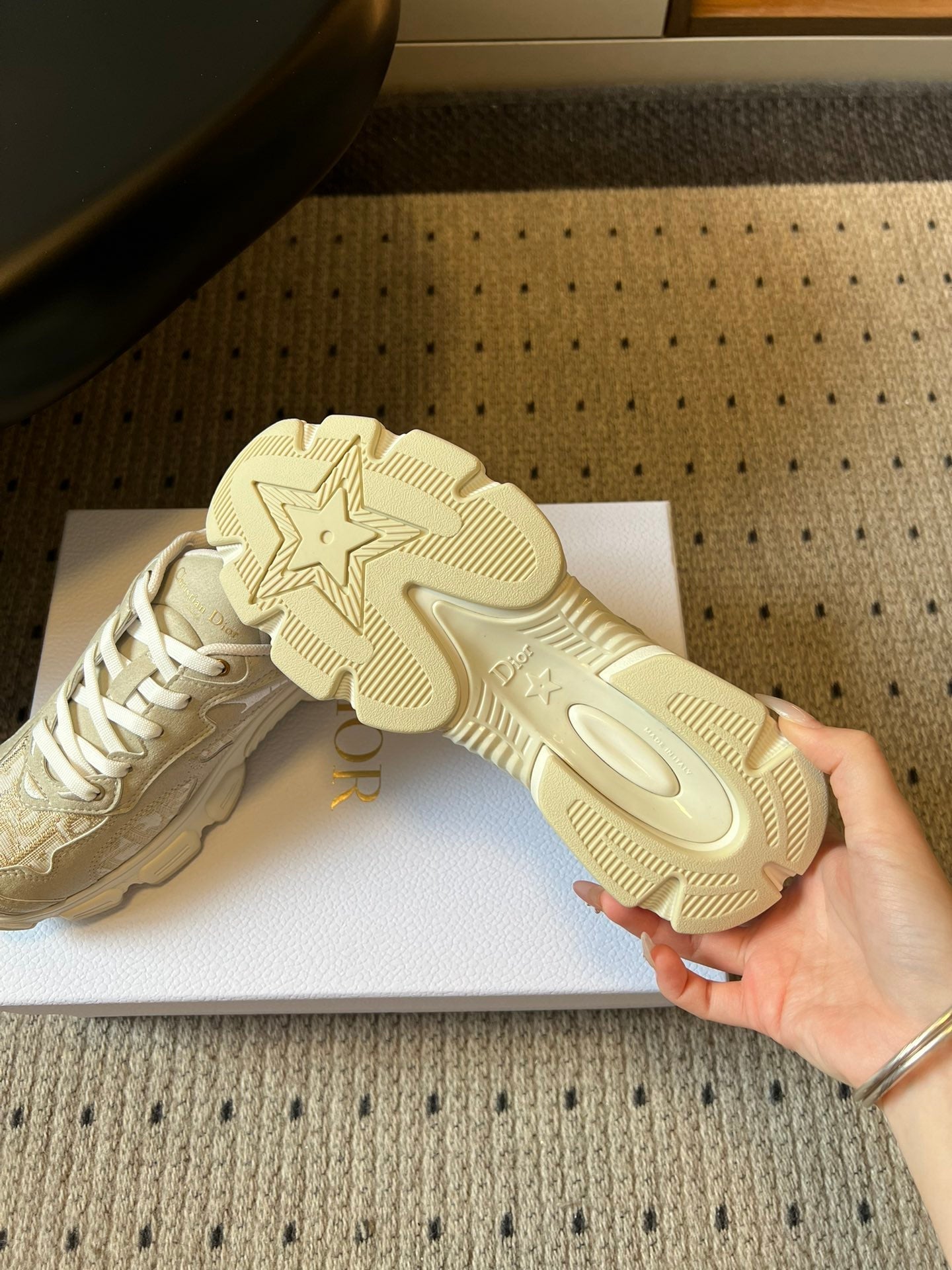 DIOR 26S VIBE SNEAKER 55MM IN GOLD DIOR OBLIQUE LUSENTI EMBROIDERED COTTON AND BEIGE SUEDE