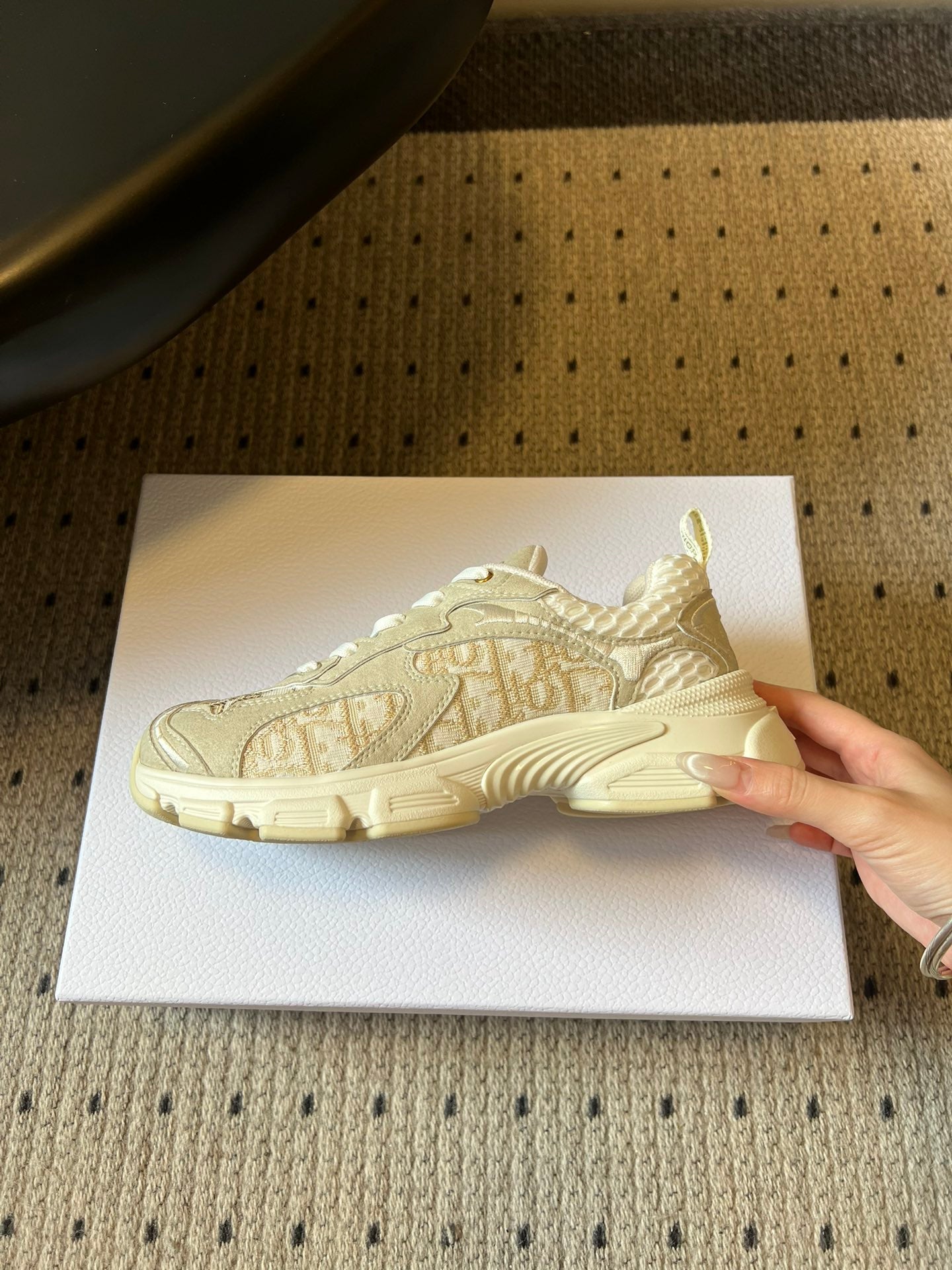 DIOR 26S VIBE SNEAKER 55MM IN GOLD DIOR OBLIQUE LUSENTI EMBROIDERED COTTON AND BEIGE SUEDE
