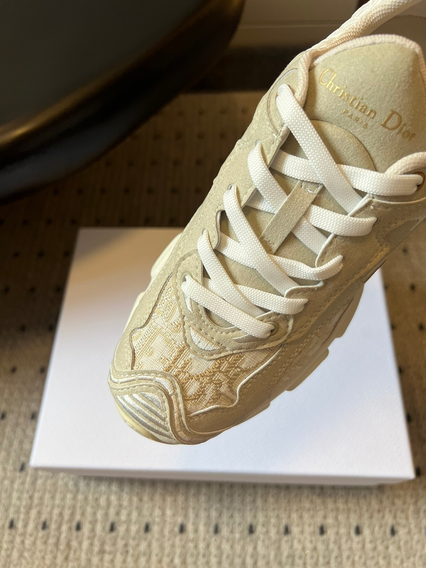 DIOR 26S VIBE SNEAKER 55MM IN GOLD DIOR OBLIQUE LUSENTI EMBROIDERED COTTON AND BEIGE SUEDE