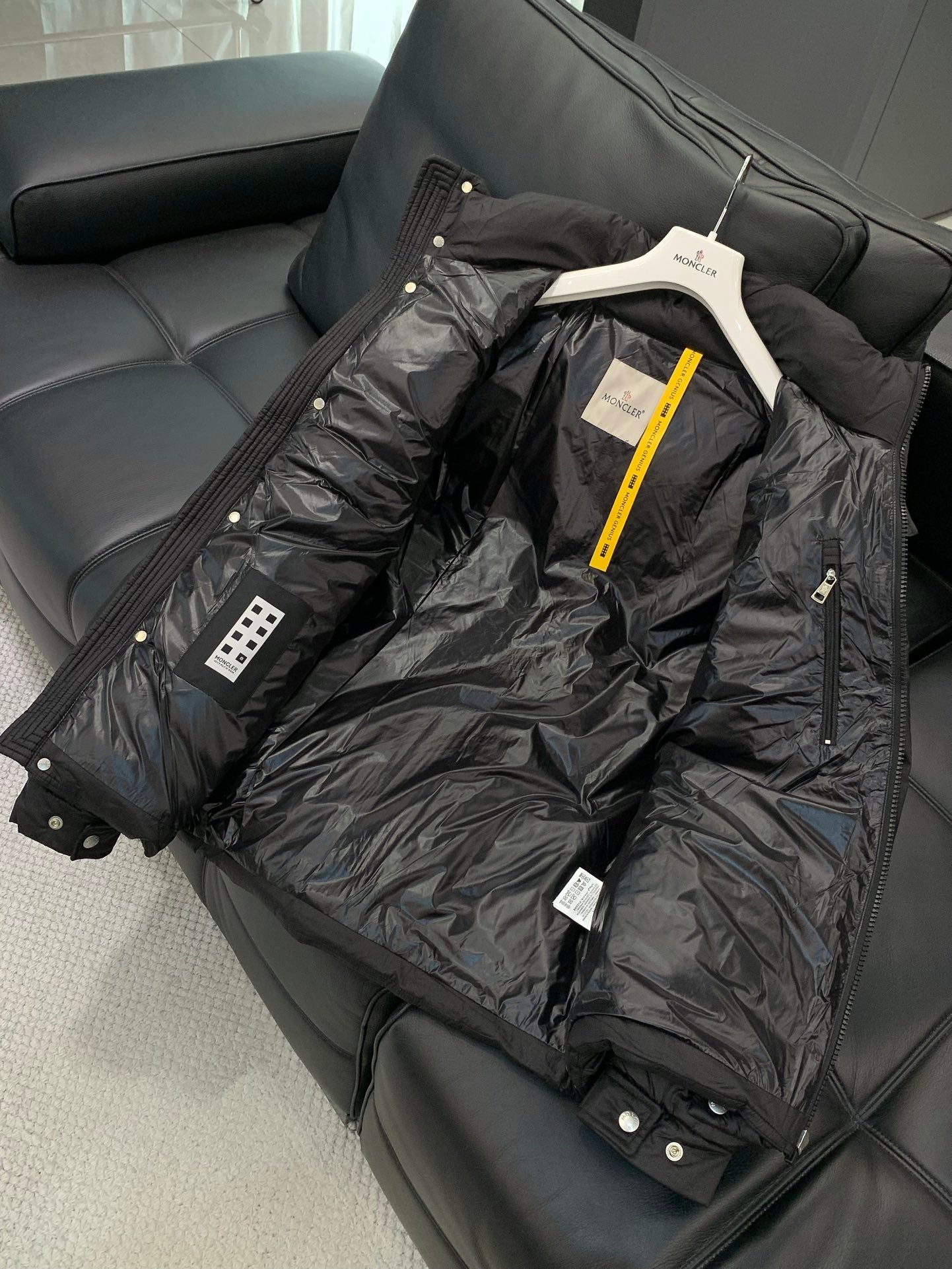 MONCLER 25S DOWN JACKET 395