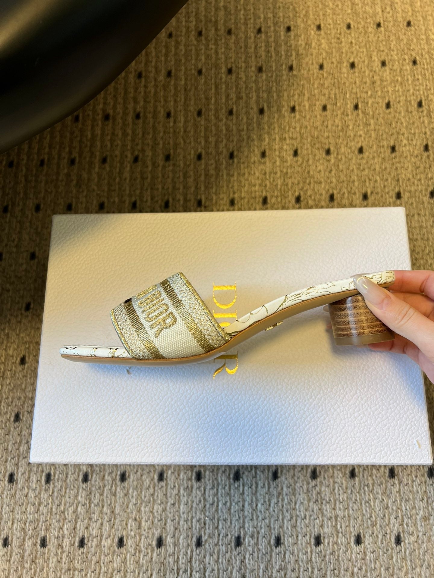 DIOR 26S DWAY HEELED SLIDE 40MM IN WHITE AND GOLD EMBROIDERED COTTON